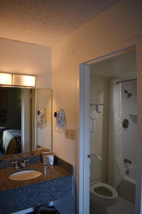 Super 8 By Wyndham I-75 Hotel
