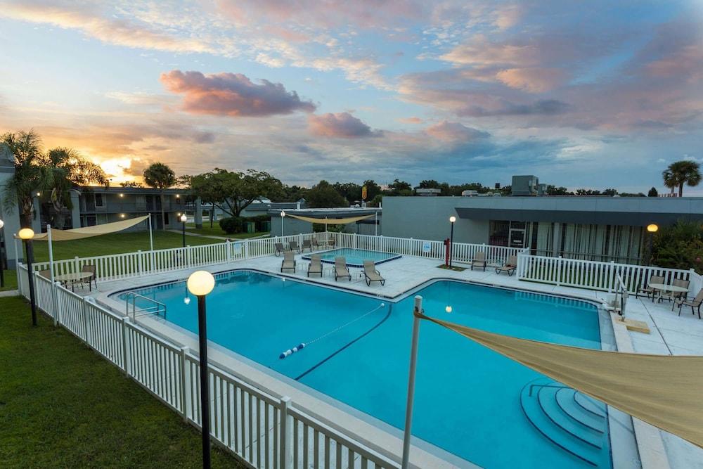 Super 8 By Wyndham I-75 3* Ocala