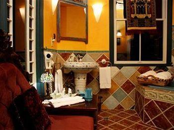 Seven Sisters Hotel 4*