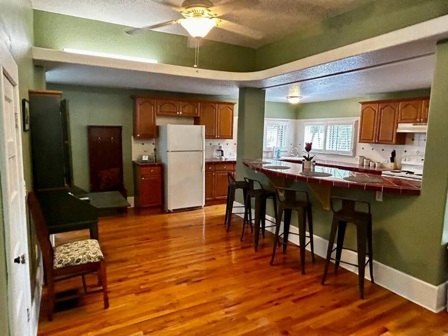 Tuscawilla B -beautiful 3 Bedroom Historic 1891 *