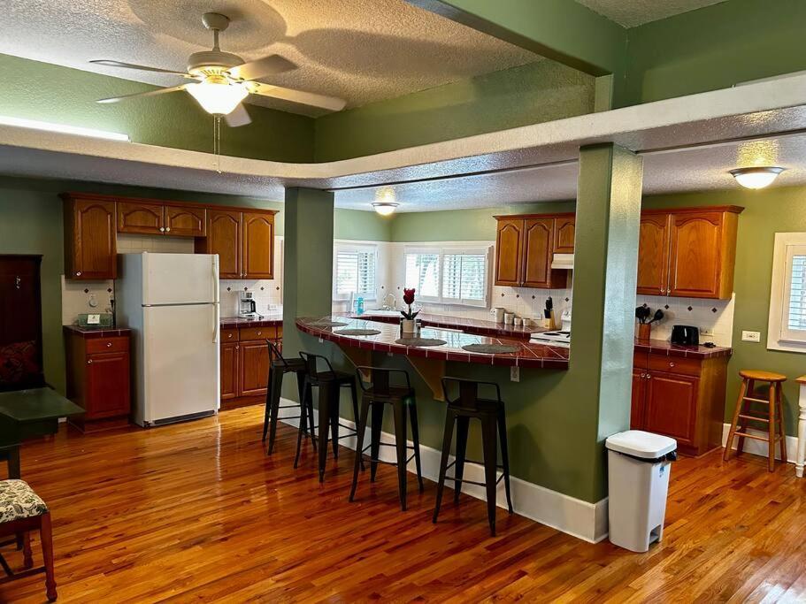 Tuscawilla B -beautiful 3 Bedroom Historic 1891 *