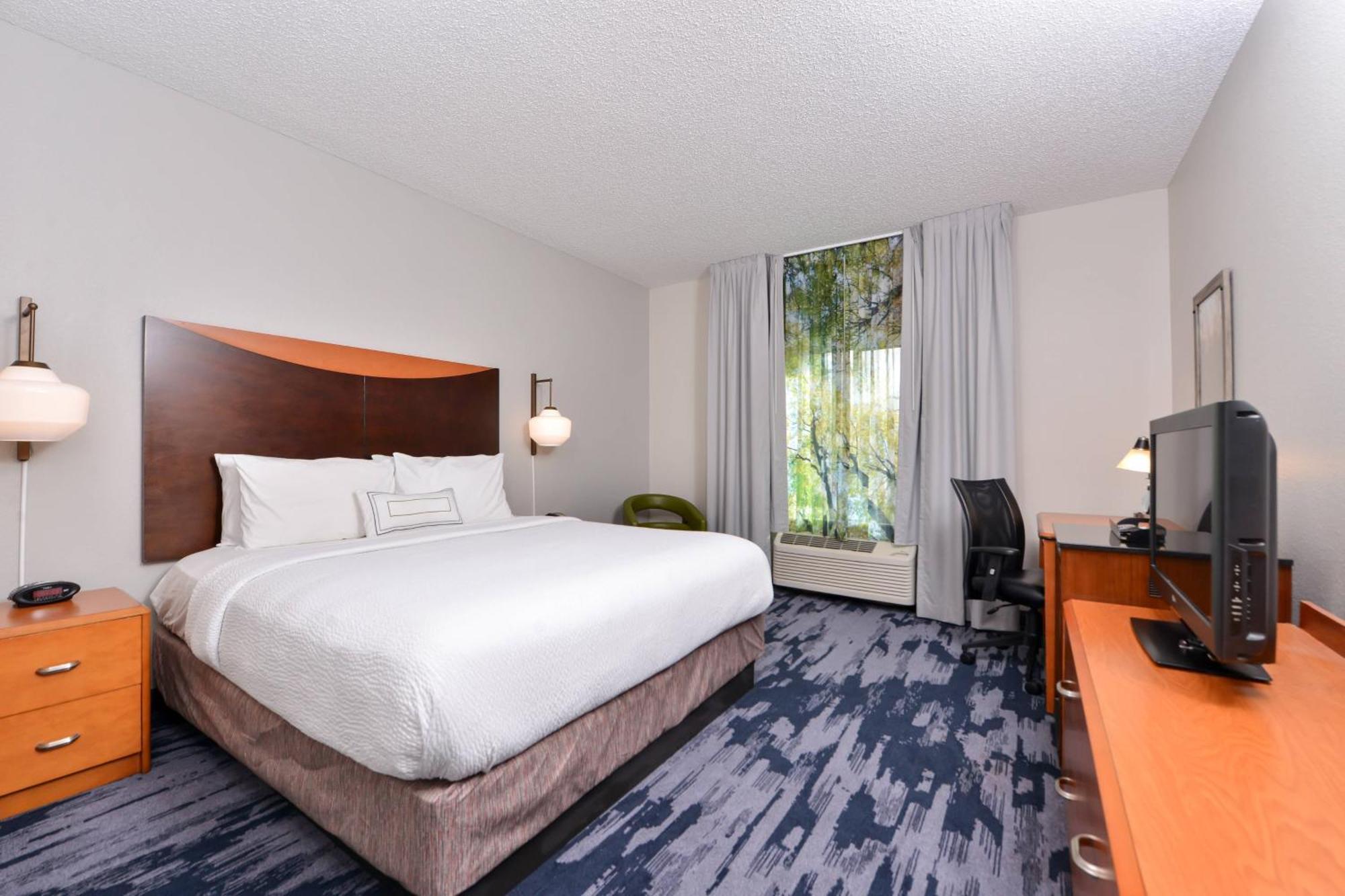 Hotel Fairfield & By Marriott