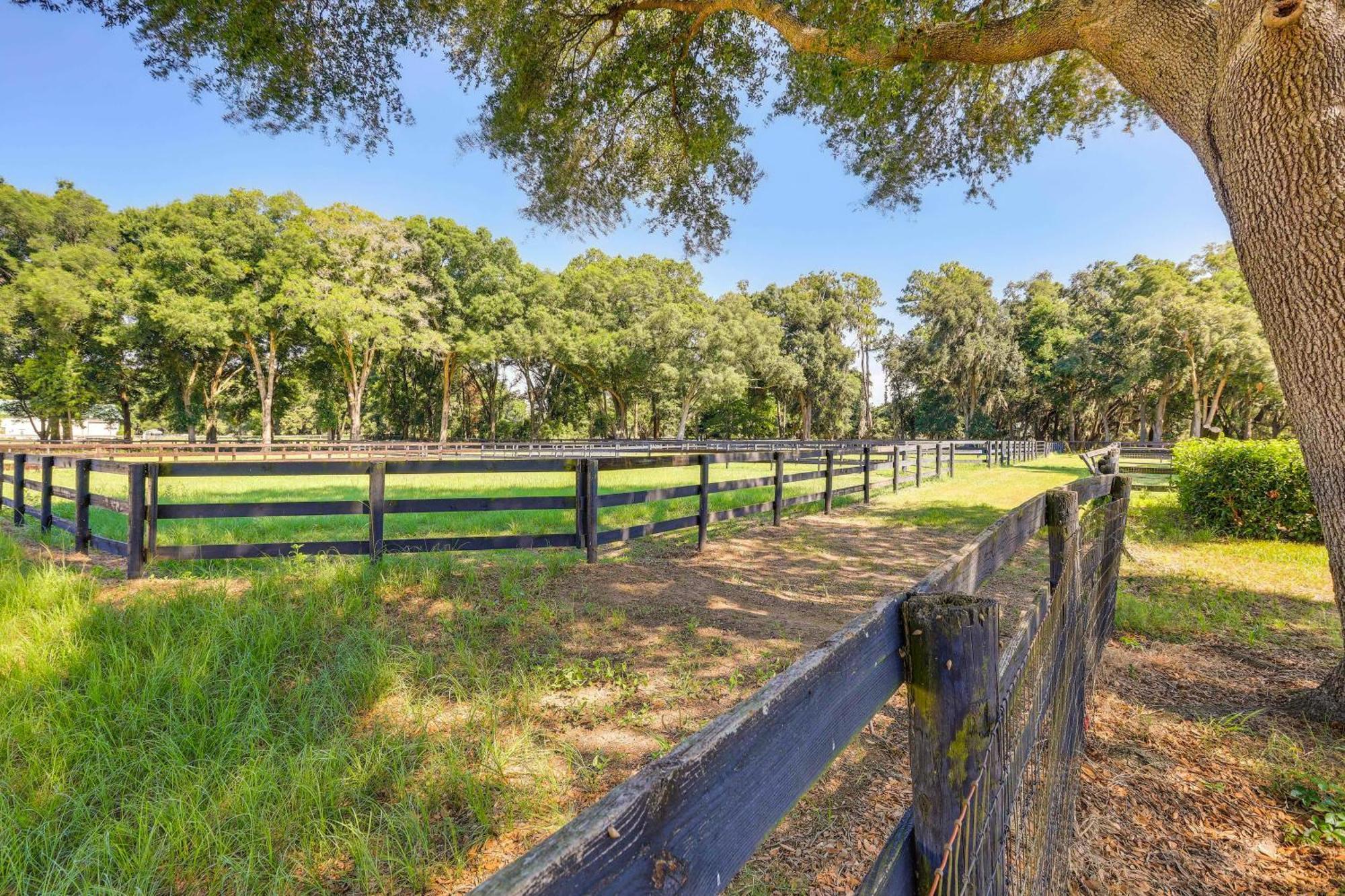 Casa de férias Retreat, 2 Mi To World Equestrian Center! Ocala