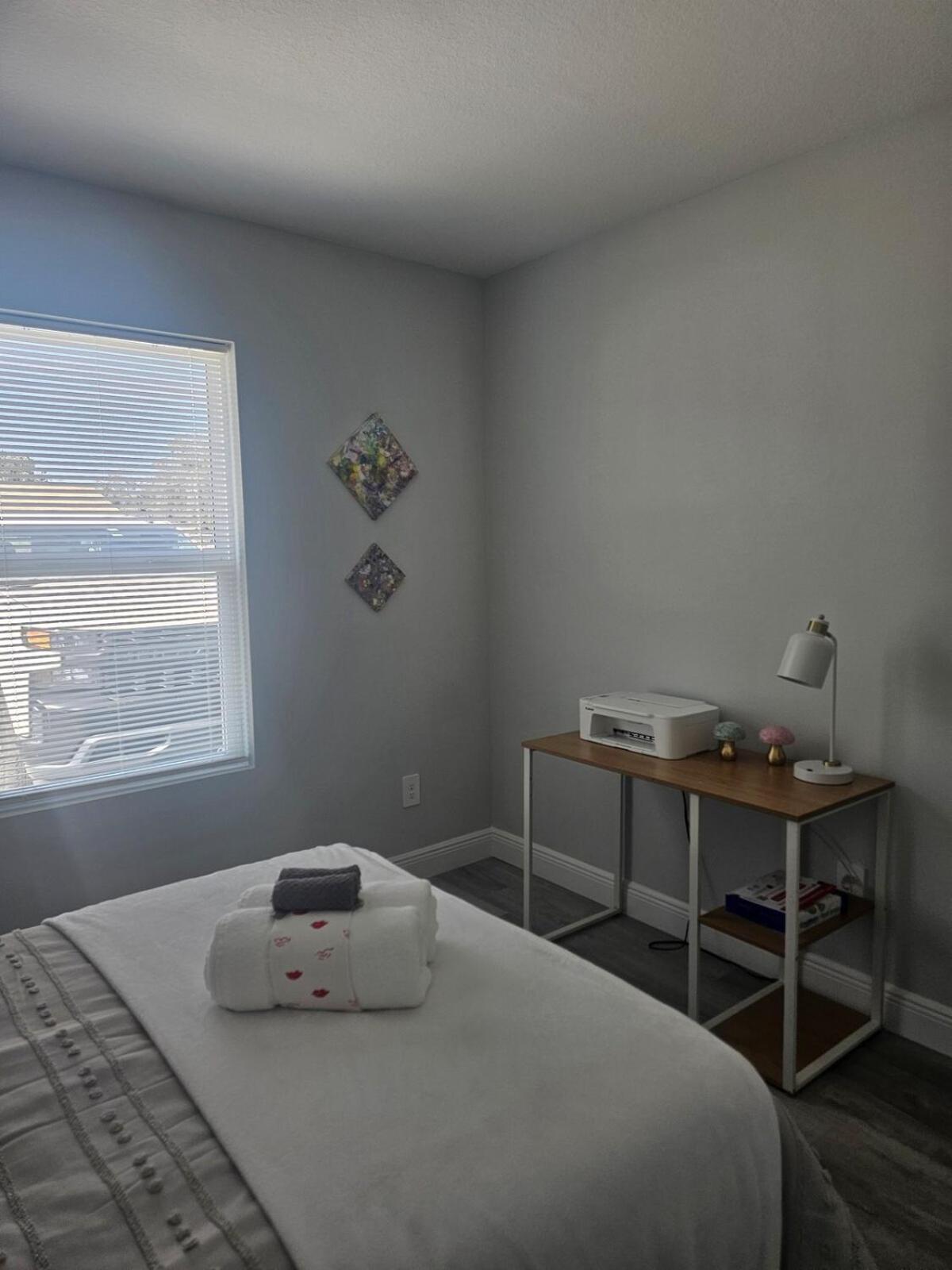 Cozy Duplex Near The Airport *