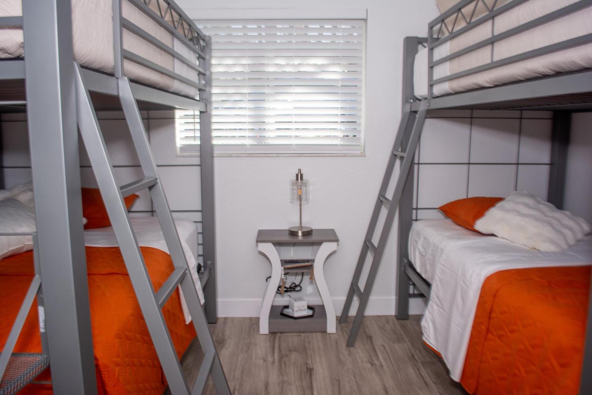 Casa de férias Moderna Y Elegante, Ideal Grupos Grandes Rodeada De Naturaleza Y Tranquilidad Cerca Silver Springs Ocala