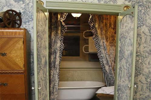 Seven Sisters Hotel 4*