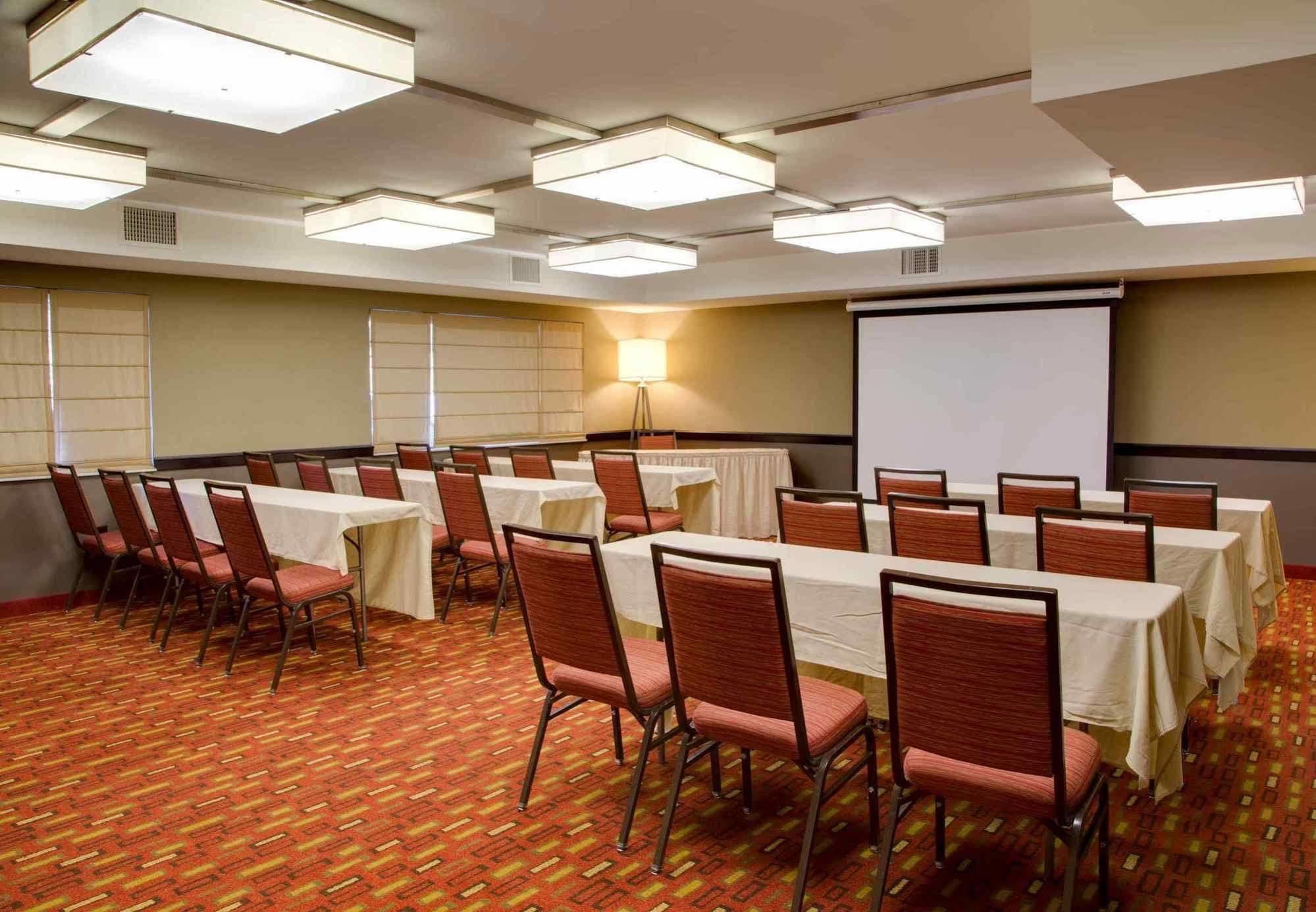 Courtyard By Marriott Hotel 3*
