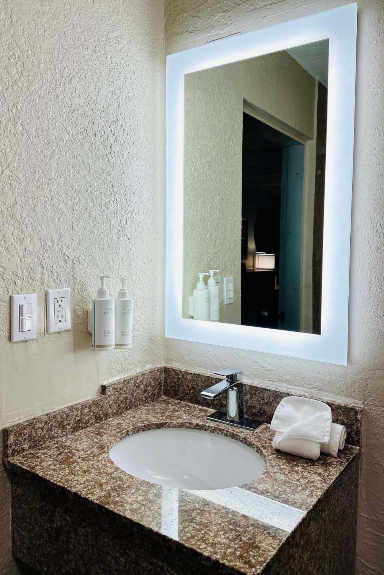 Hotel Days By Wyndham North